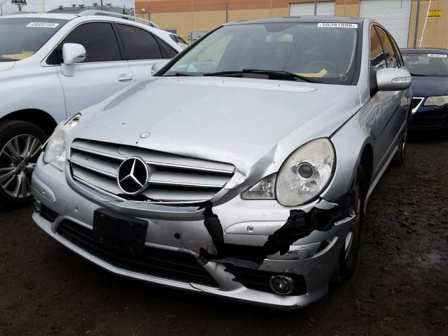 4JGCB65E98A072508 - 2008 MERCEDES-BENZ R 350 SILVER photo 2