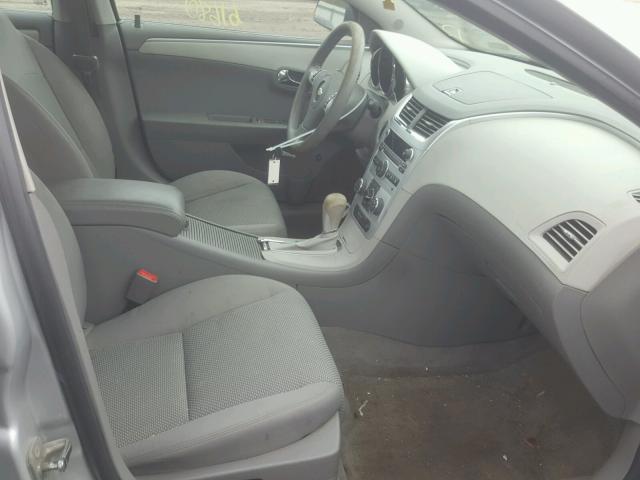 1G1ZB5E07CF252037 - 2012 CHEVROLET MALIBU LS 银色 照片 5