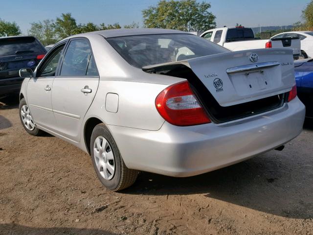 4T1BE32K22U113000 - 2002 TOYOTA CAMRY LE SILVER photo 3