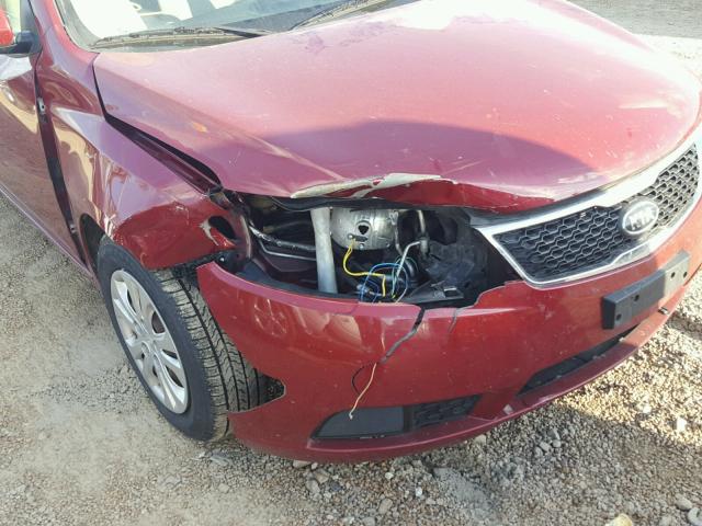 KNAFU4A28C5517511 - 2012 KIA FORTE EX RED photo 9