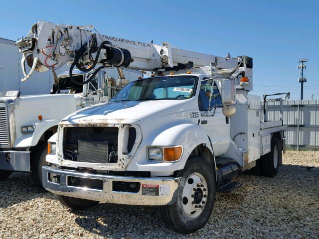 3FRXF75T28V695225 - 2008 FORD F750 SUPER WHITE photo 2