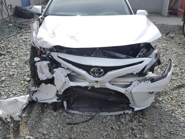4T1B61HK3JU099714 - 2018 TOYOTA CAMRY XSE WHITE photo 9