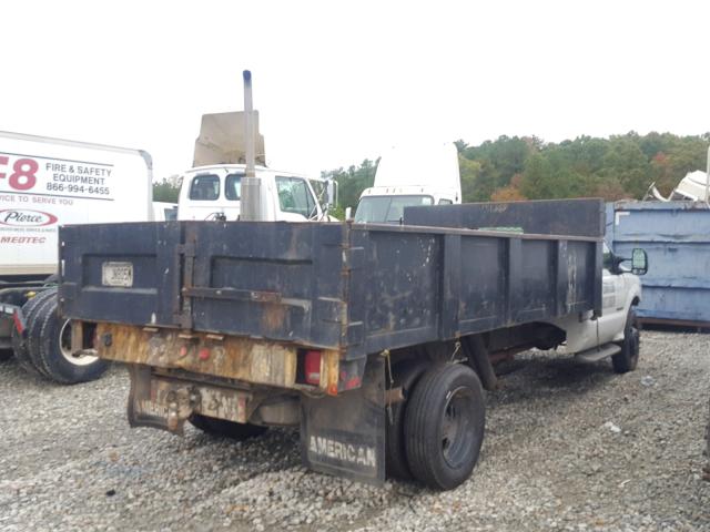 1FDAF56F9YEC68857 - 2000 FORD F550 SUPER WHITE photo 4