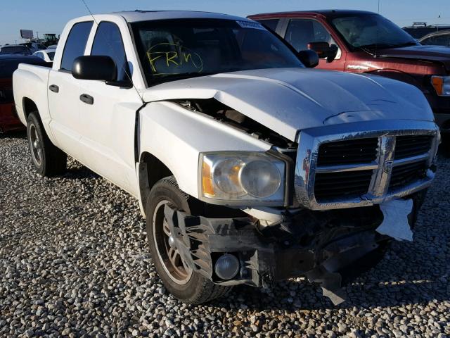 1D7HE48P37S209718 - 2007 DODGE DAKOTA QUA WHITE photo 1