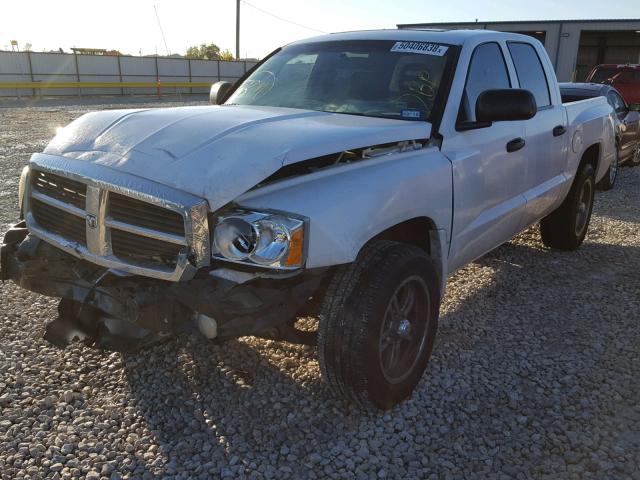 1D7HE48P37S209718 - 2007 DODGE DAKOTA QUA WHITE photo 2