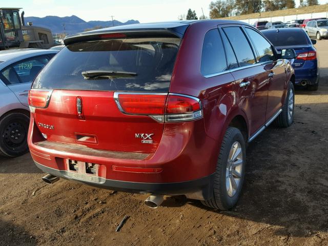 2LMDJ8JK9DBL33203 - 2013 LINCOLN MKX RED photo 4