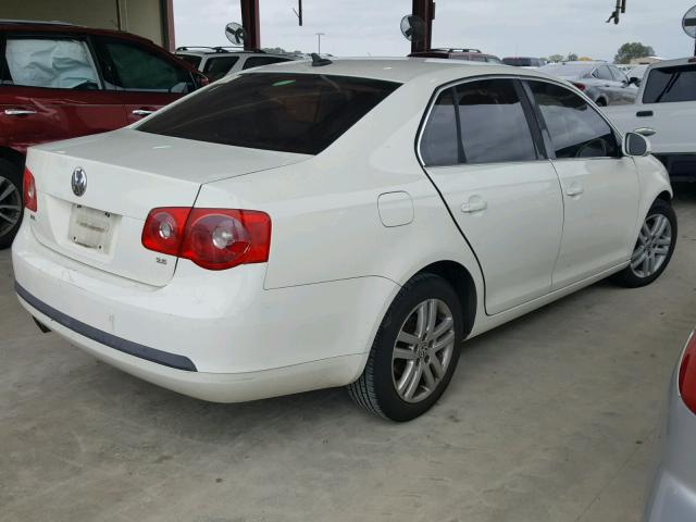 3VWRF71KX7M039519 - 2007 VOLKSWAGEN JETTA 2.5 WHITE photo 4