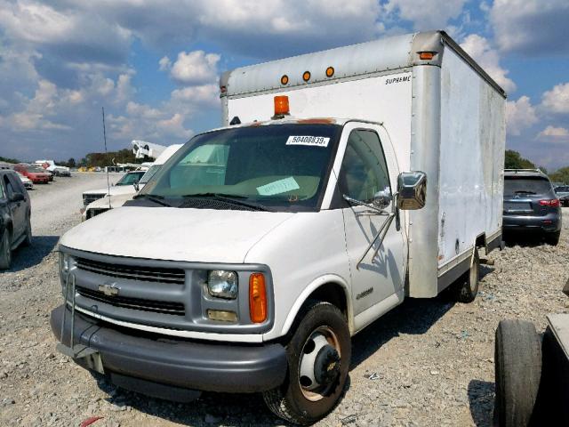 1GBJG31R411169811 - 2001 CHEVROLET EXPRESS CU WHITE photo 2