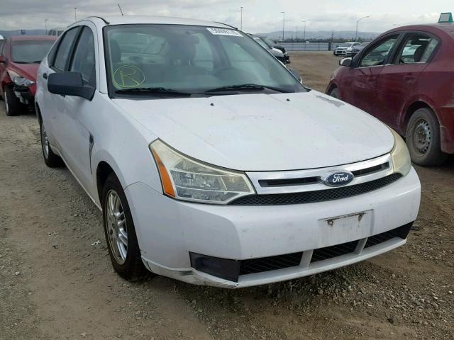 1FAHP35NX8W148059 - 2008 FORD FOCUS SE WHITE photo 1