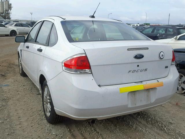 1FAHP35NX8W148059 - 2008 FORD FOCUS SE WHITE photo 3