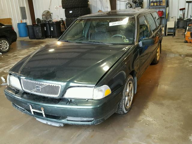 YV1LW5679W2490393 - 1998 VOLVO V70 GLT GREEN photo 2