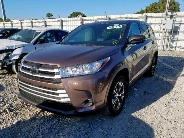 5TDBZRFH9KS945643 - 2019 TOYOTA HIGHLANDER BROWN photo 2