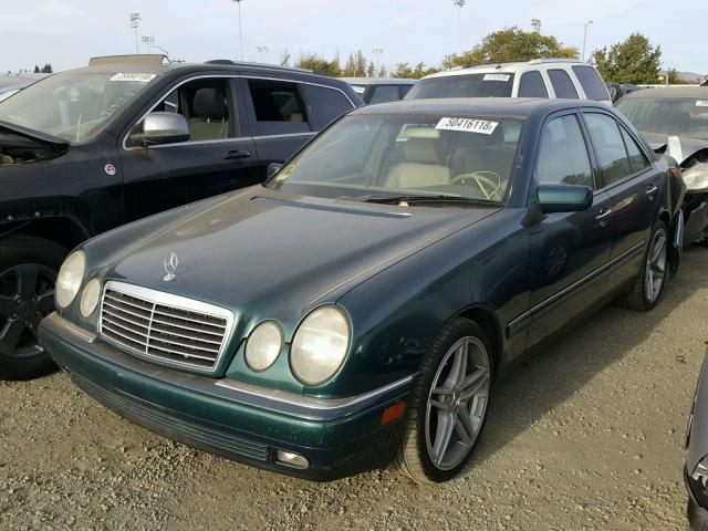 WDBJF65F2WA669102 - 1998 MERCEDES-BENZ E 320 GREEN photo 2