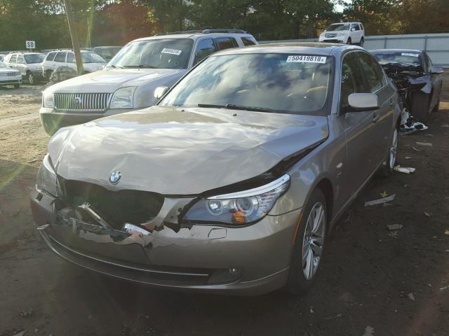 WBANV13539C154571 - 2009 BMW 528 XI SILVER photo 2