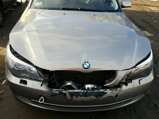 WBANV13539C154571 - 2009 BMW 528 XI SILVER photo 7