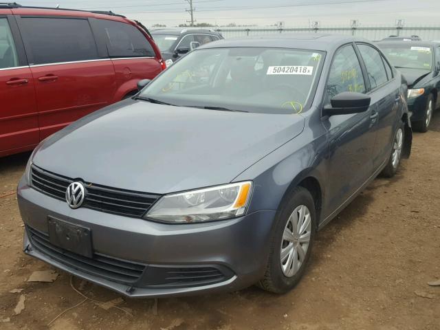 3VW1K7AJ2DM241749 - 2013 VOLKSWAGEN JETTA BASE Մոխրագույն լուսանկար 2