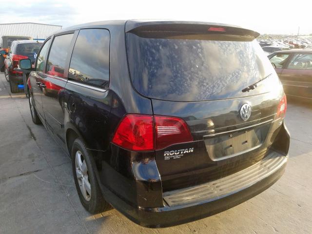 2V4RW3D17AR407577 - 2010 VOLKSWAGEN ROUTAN SE BLACK photo 3