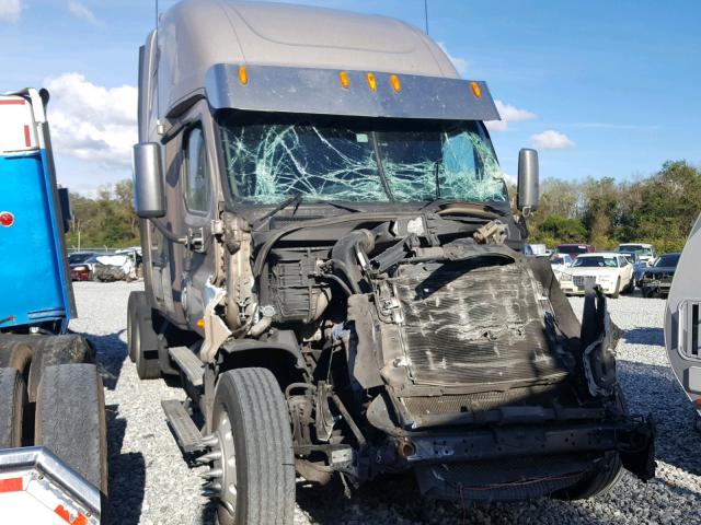 1FUJGLDR79LAL8536 - 2009 FREIGHTLINER CASCADIA 1 WHITE photo 1