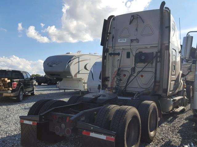 1FUJGLDR79LAL8536 - 2009 FREIGHTLINER CASCADIA 1 WHITE photo 4