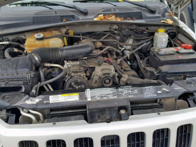 1J4GL58K34W244926 - 2004 JEEP LIBERTY LI SILVER photo 7