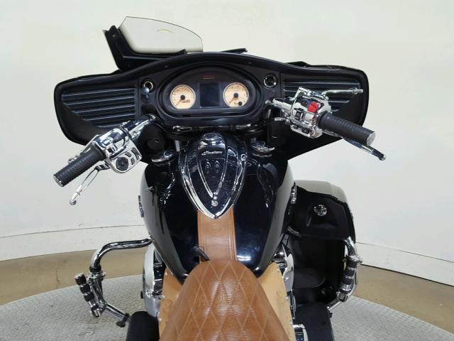 56KTRAAA2G3330709 - 2016 INDIAN MOTORCYCLE CO. ROADMASTER BLACK photo 18
