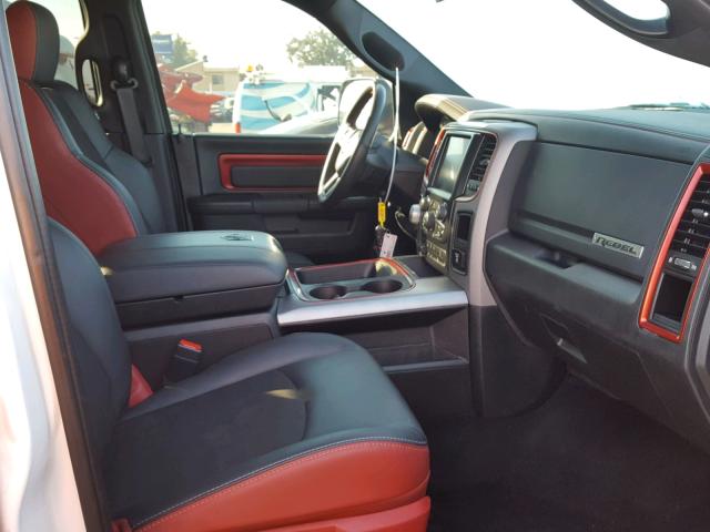 1C6RR7YT8HS560375 - 2017 RAM 1500 REBEL თეთრი ფოტო 5