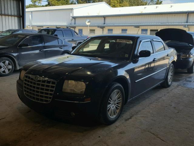 2C3KA53GX8H255553 - 2008 CHRYSLER 300 TOURIN BLACK photo 2