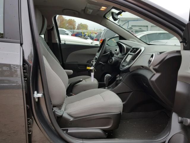 1G1JB5SH9J4134880 - 2018 CHEVROLET SONIC LS 灰色 照片 5