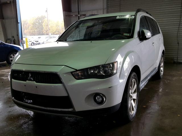 JA4JT3AW9BU016798 - 2011 MITSUBISHI OUTLANDER WHITE photo 2