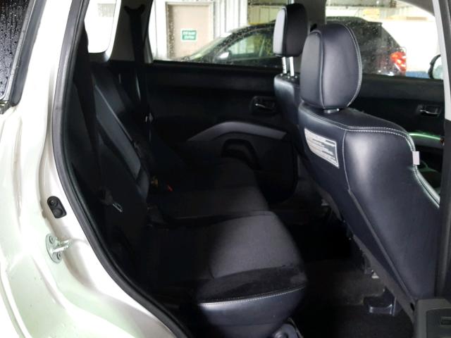 JA4JT3AW9BU016798 - 2011 MITSUBISHI OUTLANDER WHITE photo 6