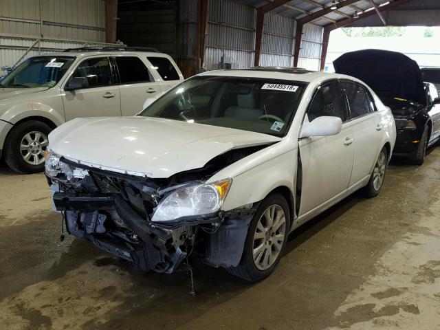 4T1BK3DBXAU361077 - 2010 TOYOTA AVALON XL WHITE photo 2