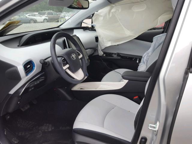 JTDKARFP1H3068056 - 2017 TOYOTA PRIUS PRIM 银色 照片 5