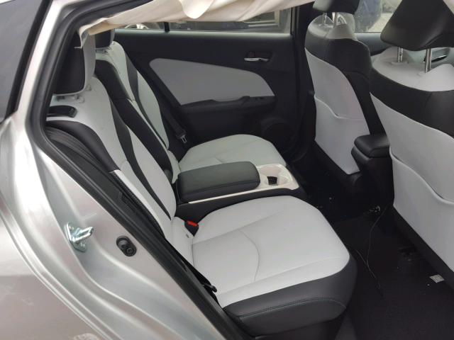 JTDKARFP1H3068056 - 2017 TOYOTA PRIUS PRIM 银色 照片 6