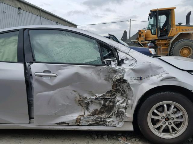 JTDKARFP1H3068056 - 2017 TOYOTA PRIUS PRIM 银色 照片 9