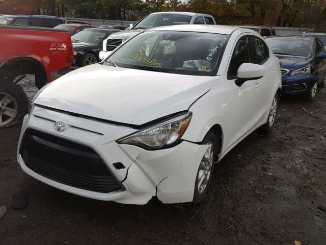 3MYDLBYV9JY324450 - 2018 TOYOTA YARIS IA WHITE photo 2