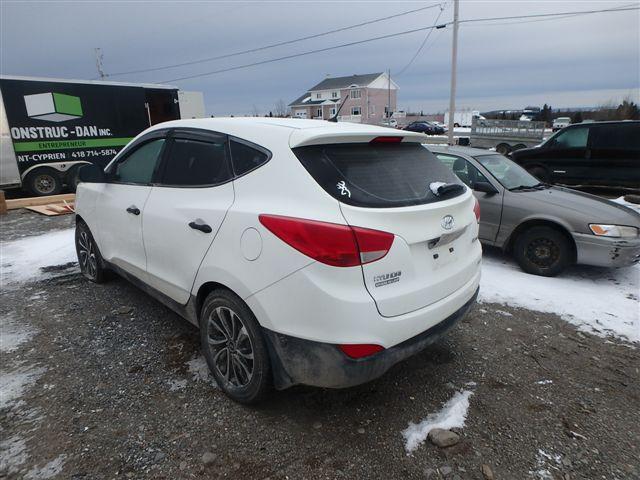 KM8JTCAC6CU324780 - 2012 HYUNDAI TUCSON GL WHITE photo 3