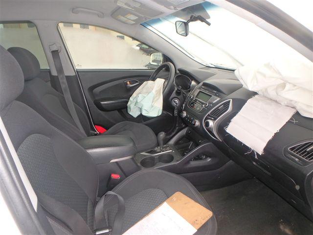 KM8JTCAC6CU324780 - 2012 HYUNDAI TUCSON GL WHITE photo 5