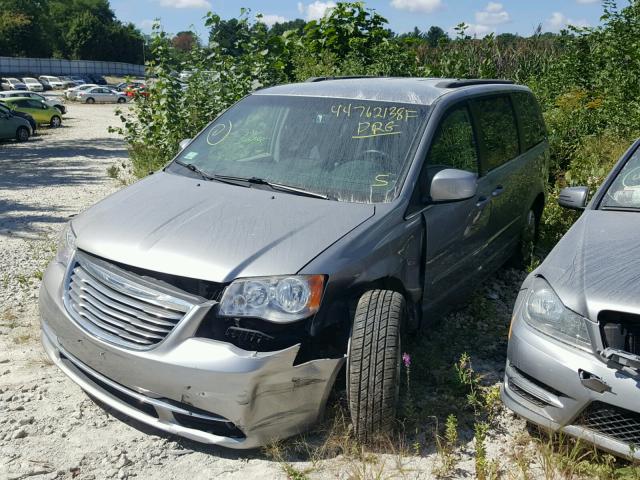 2C4RC1BGXER269120 - 2014 CHRYSLER TOWN & COU SILVER photo 2