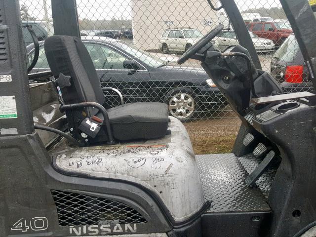 CP1F29P7848 - 2011 NISSAN FORKLIFT SILVER photo 5