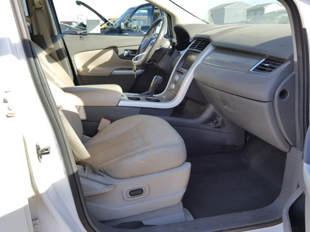 2FMDK4JC4DBC96877 - 2013 FORD EDGE SEL WHITE photo 5