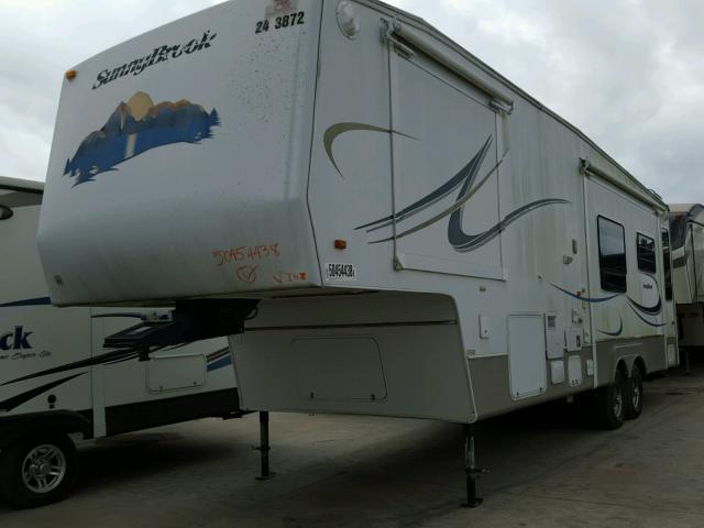 4UBSS0P2741D42729 - 2004 COACH TRAILER WHITE photo 2