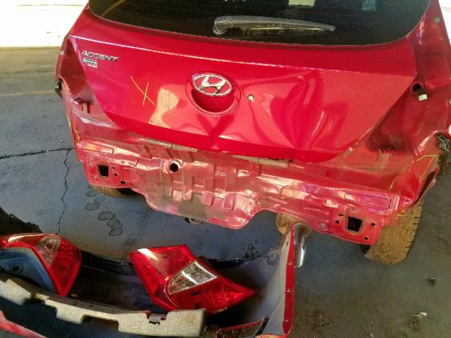 KMHCT5AE3HU313877 - 2017 HYUNDAI ACCENT SE RED photo 9