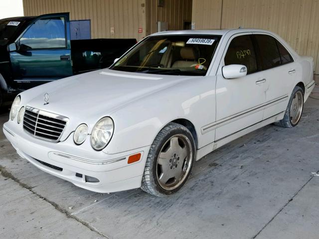 WDBJF65J71B174014 - 2001 MERCEDES-BENZ E 320 WHITE photo 2