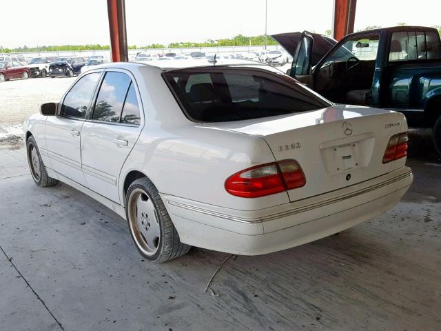 WDBJF65J71B174014 - 2001 MERCEDES-BENZ E 320 WHITE photo 3