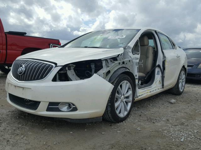 1G4PR5SK3E4131158 - 2014 BUICK VERANO CON WHITE photo 2