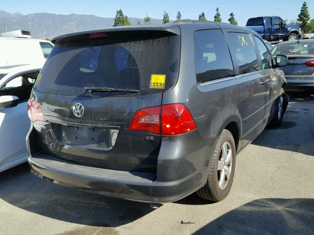 2V4RW3DG4BR669885 - 2011 VOLKSWAGEN ROUTAN SE BLACK photo 4