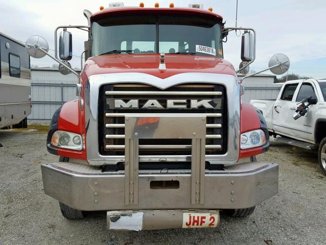 1M2AL02C56M002102 - 2006 MACK 700 CT700 RED photo 10