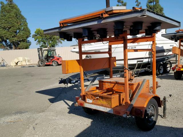 1196F27 - 2000 WAAW ARROWBOARD ORANGE photo 5