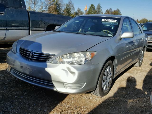4T1BE30KX5U086202 - 2005 TOYOTA CAMRY LE SILVER photo 2