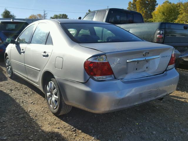4T1BE30KX5U086202 - 2005 TOYOTA CAMRY LE SILVER photo 3